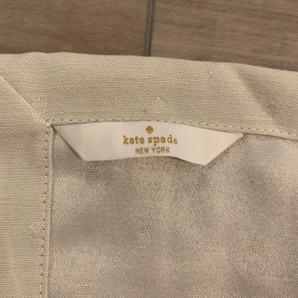 Kate Spade New York  Silver/Grey "Larabee Dot" Tablecloth 58"x99" and 6 Napkins - Picture 9 of 15